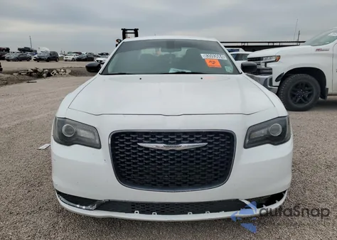 2019 Chrysler 300 Touring z USA, uszkodzony, nr VIN 2C3CCAAG1KH746059